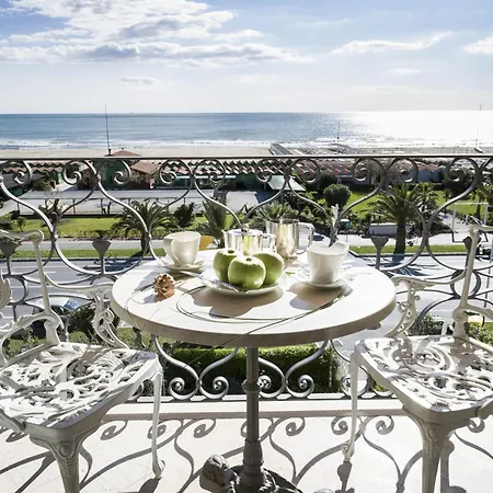 Il Negresco 4* Форте-деи-Марми
