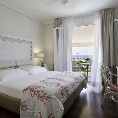 Il Negresco Отель Форте-деи-Марми